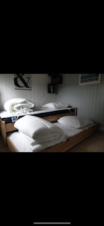 Gite Chalet Bleu Soleil Saint-Benoit-d'Hebertot المظهر الخارجي الصورة