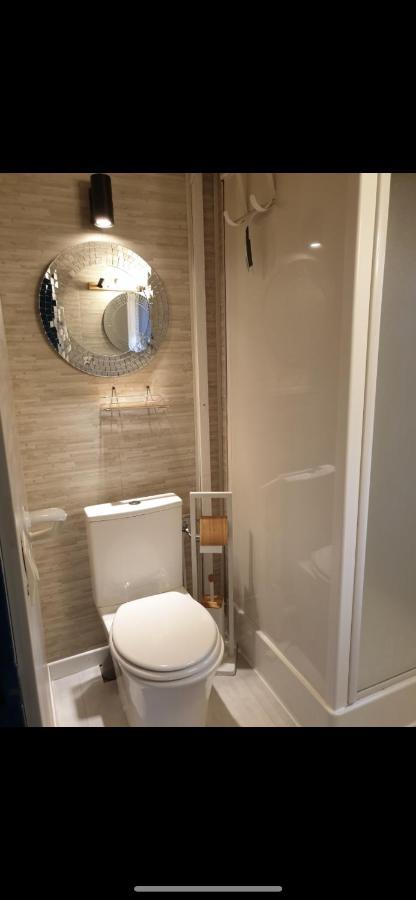 Gite Chalet Bleu Soleil Saint-Benoit-d'Hebertot المظهر الخارجي الصورة